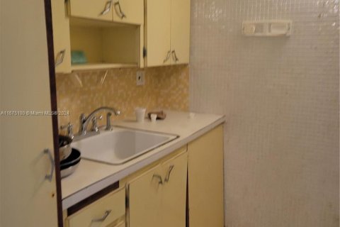 Condo in Miami, Florida, 1 bedroom  № 1398209 - photo 15