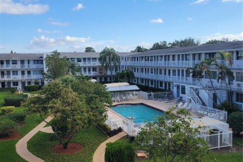 Condo in Miami, Florida, 1 bedroom  № 1398209 - photo 25