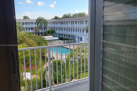 Condo in Miami, Florida, 1 bedroom  № 1398209 - photo 7