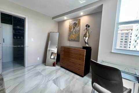 Condo in Hallandale Beach, Florida, 2 bedrooms  № 1398210 - photo 26