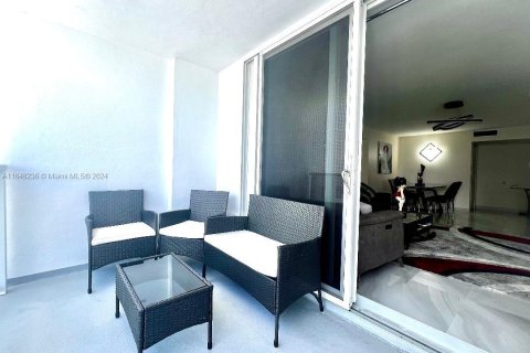 Condo in Hallandale Beach, Florida, 2 bedrooms  № 1398210 - photo 5