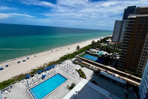 Condo in Hallandale Beach, Florida, 2 bedrooms  № 1398210 - photo 3