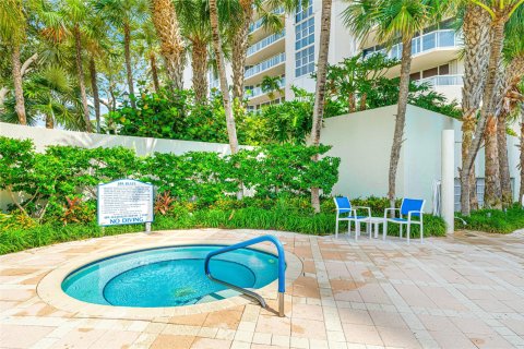 Condo in Hollywood, Florida, 2 bedrooms  № 1141575 - photo 8