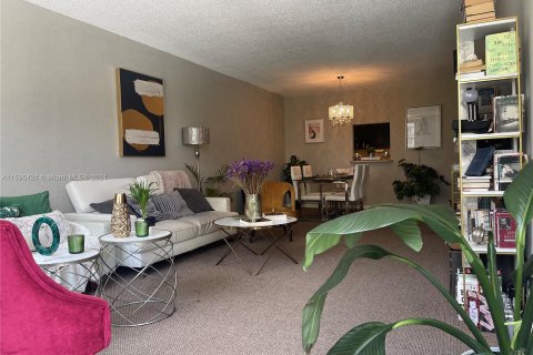 Condo in Sunny Isles Beach, Florida, 1 bedroom  № 1188358 - photo 11