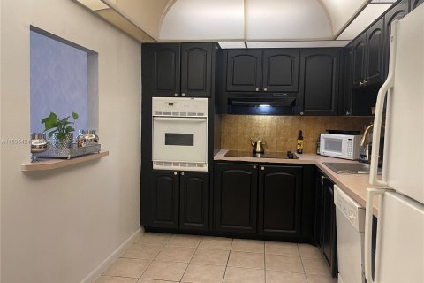 Condo in Sunny Isles Beach, Florida, 1 bedroom  № 1188358 - photo 4