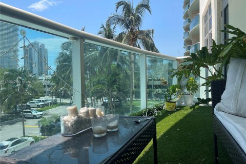 Condo in Sunny Isles Beach, Florida, 1 bedroom  № 1188358 - photo 18