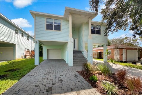 Casa en venta en Saint Petersburg, Florida, 3 dormitorios, 190.08 m2 № 1342597 - foto 1