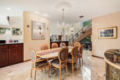 Casa en venta en Coral Springs, Florida, 5 dormitorios, 445.28 m2 № 880132 - foto 13
