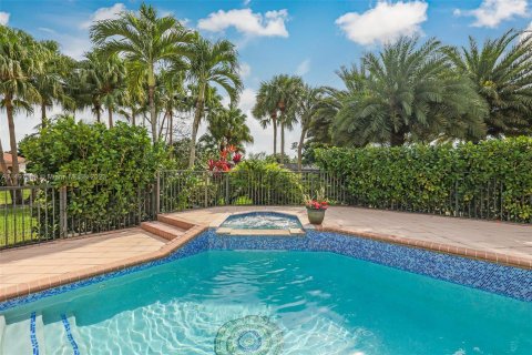 Casa en venta en Coral Springs, Florida, 5 dormitorios, 445.28 m2 № 880132 - foto 25