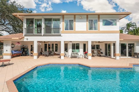 Casa en venta en Coral Springs, Florida, 5 dormitorios, 445.28 m2 № 880132 - foto 27