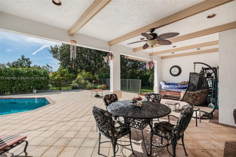 Casa en venta en Coral Springs, Florida, 5 dormitorios, 445.28 m2 № 880132 - foto 16