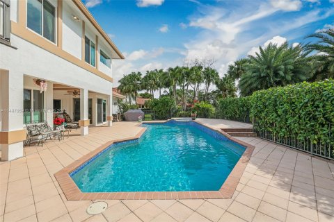 Casa en venta en Coral Springs, Florida, 5 dormitorios, 445.28 m2 № 880132 - foto 18