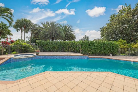 Casa en venta en Coral Springs, Florida, 5 dormitorios, 445.28 m2 № 880132 - foto 24