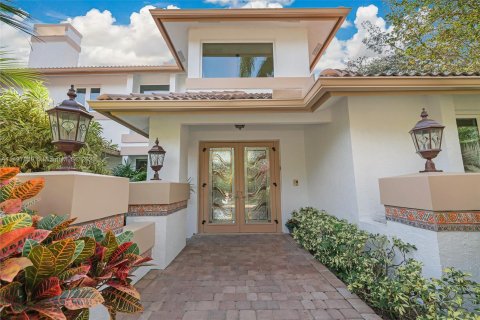Casa en venta en Coral Springs, Florida, 5 dormitorios, 445.28 m2 № 880132 - foto 2