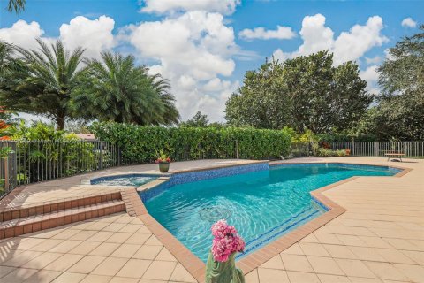 Casa en venta en Coral Springs, Florida, 5 dormitorios, 445.28 m2 № 880132 - foto 22