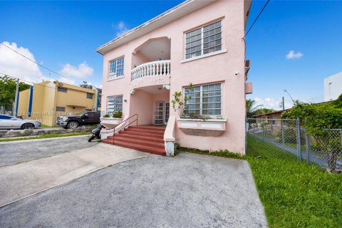 Propiedad comercial en venta en Miami, Florida № 1309597 - foto 3