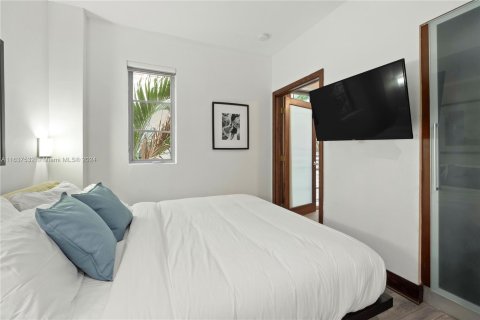 Condo in Miami Beach, Florida, 1 bedroom  № 1309600 - photo 11