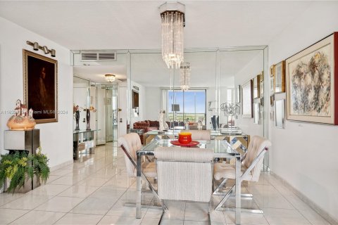 Copropriété à vendre à Hallandale Beach, Floride: 2 chambres, 130.06 m2 № 1309640 - photo 5