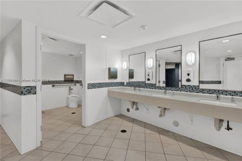 Copropriété à vendre à Hallandale Beach, Floride: 2 chambres, 130.06 m2 № 1309640 - photo 30