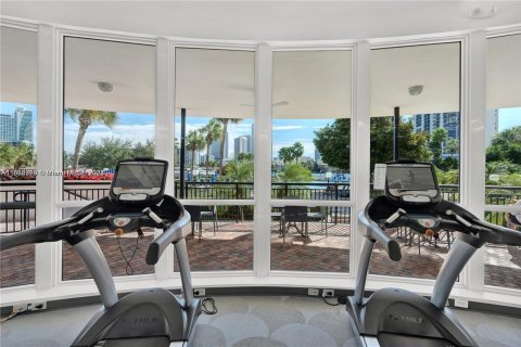 Condo in Hallandale Beach, Florida, 2 bedrooms  № 1309640 - photo 27