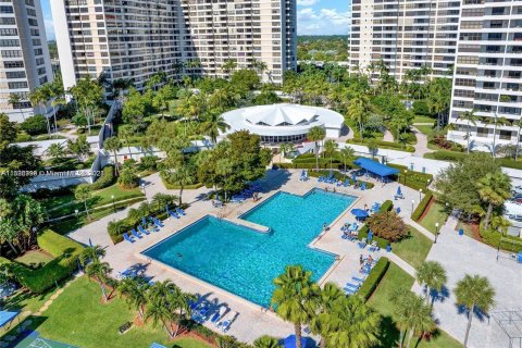 Condominio en venta en Hallandale Beach, Florida, 2 dormitorios, 130.06 m2 № 1309640 - foto 17