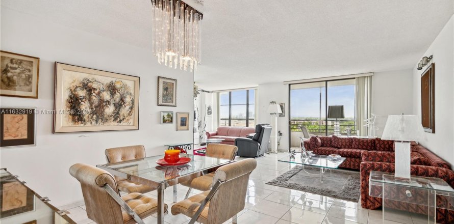 Condominio en Hallandale Beach, Florida, 2 dormitorios  № 1309640