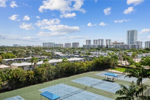 Condo in Hallandale Beach, Florida, 2 bedrooms  № 1309640 - photo 14