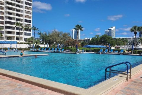 Condominio en venta en Hallandale Beach, Florida, 2 dormitorios, 130.06 m2 № 1309640 - foto 20