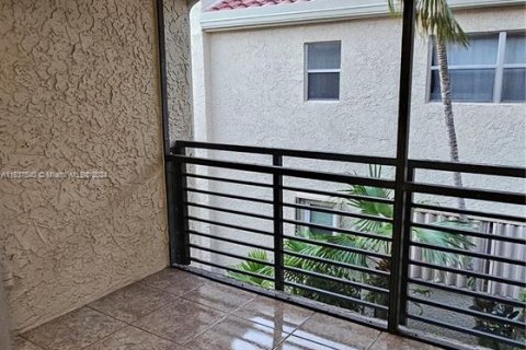 Condo in Oakland Park, Florida, 2 bedrooms  № 1309601 - photo 16