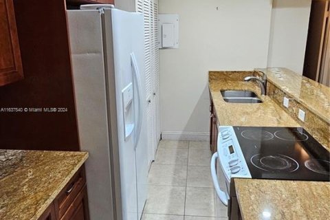 Condo in Oakland Park, Florida, 2 bedrooms  № 1309601 - photo 6