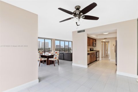 Condominio en venta en Hallandale Beach, Florida, 2 dormitorios, 126.35 m2 № 949382 - foto 6