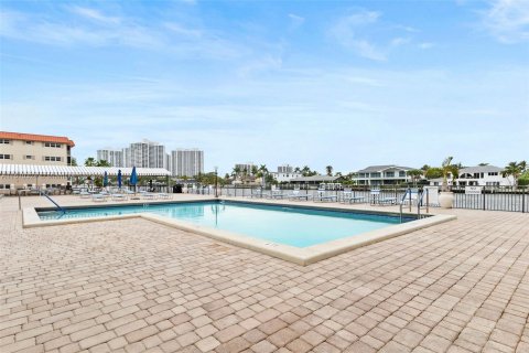 Condominio en venta en Hallandale Beach, Florida, 2 dormitorios, 126.35 m2 № 949382 - foto 29