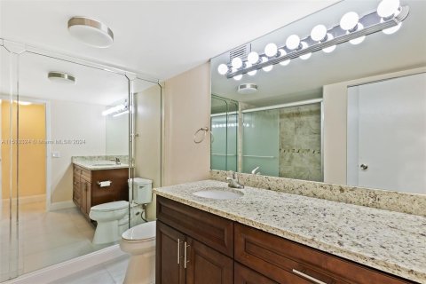 Condominio en venta en Hallandale Beach, Florida, 2 dormitorios, 126.35 m2 № 949382 - foto 18