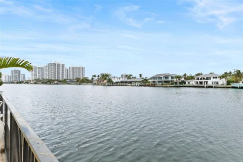 Condominio en venta en Hallandale Beach, Florida, 2 dormitorios, 126.35 m2 № 949382 - foto 30