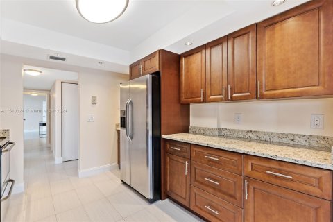 Condominio en venta en Hallandale Beach, Florida, 2 dormitorios, 126.35 m2 № 949382 - foto 8