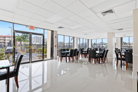 Condominio en venta en Hallandale Beach, Florida, 2 dormitorios, 126.35 m2 № 949382 - foto 27