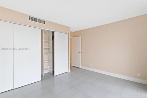 Condominio en venta en Hallandale Beach, Florida, 2 dormitorios, 126.35 m2 № 949382 - foto 12