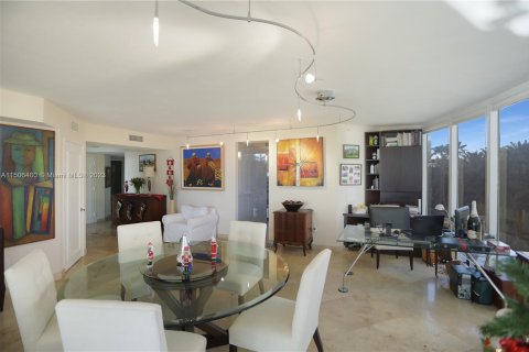 Condominio en venta en Sunny Isles Beach, Florida, 3 dormitorios, 194.17 m2 № 923879 - foto 20