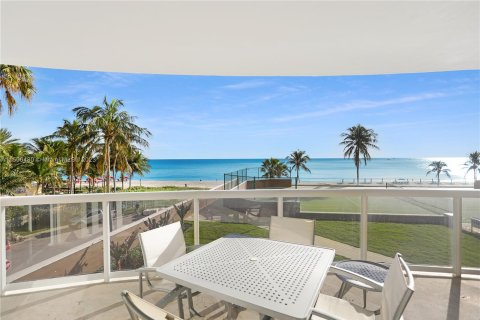 Condo in Sunny Isles Beach, Florida, 3 bedrooms  № 923879 - photo 2