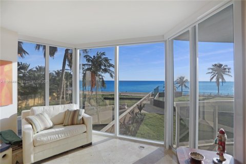 Condominio en venta en Sunny Isles Beach, Florida, 3 dormitorios, 194.17 m2 № 923879 - foto 15