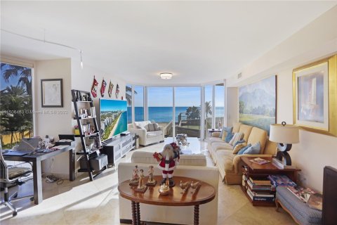 Condominio en venta en Sunny Isles Beach, Florida, 3 dormitorios, 194.17 m2 № 923879 - foto 11