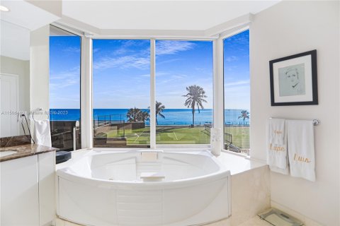 Condominio en venta en Sunny Isles Beach, Florida, 3 dormitorios, 194.17 m2 № 923879 - foto 1