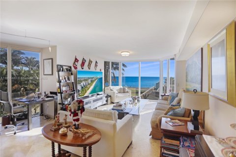 Condominio en venta en Sunny Isles Beach, Florida, 3 dormitorios, 194.17 m2 № 923879 - foto 12
