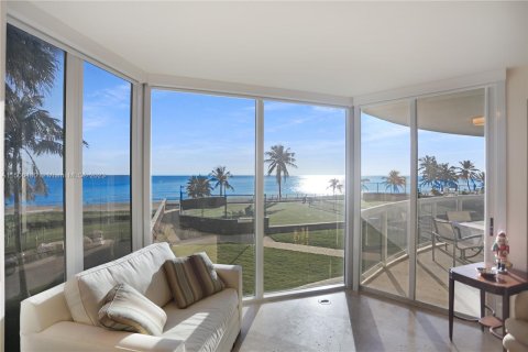 Condominio en venta en Sunny Isles Beach, Florida, 3 dormitorios, 194.17 m2 № 923879 - foto 14
