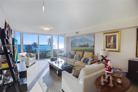 Condominio en venta en Sunny Isles Beach, Florida, 3 dormitorios, 194.17 m2 № 923879 - foto 13
