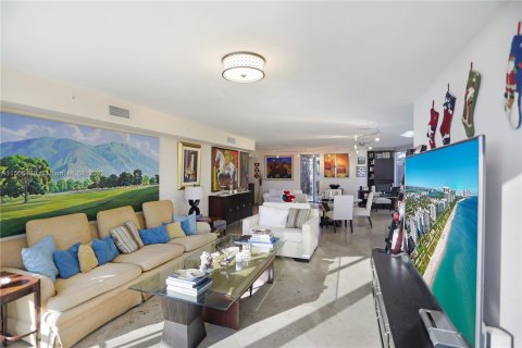 Condominio en venta en Sunny Isles Beach, Florida, 3 dormitorios, 194.17 m2 № 923879 - foto 17