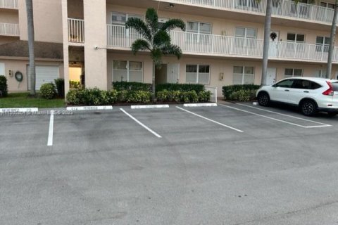 Copropriété à vendre à Sunrise, Floride: 2 chambres, 127.28 m2 № 918359 - photo 1