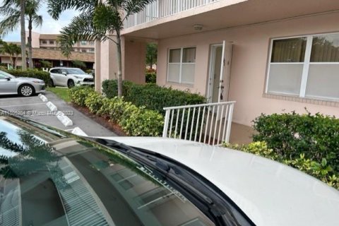 Condo in Sunrise, Florida, 2 bedrooms  № 918359 - photo 3