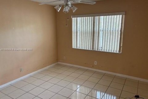 Condo in Sunrise, Florida, 2 bedrooms  № 918359 - photo 8