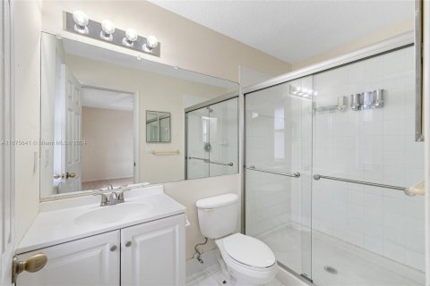 Townhouse in Sunrise, Florida 3 bedrooms, 129.69 sq.m. № 1400012 - photo 17